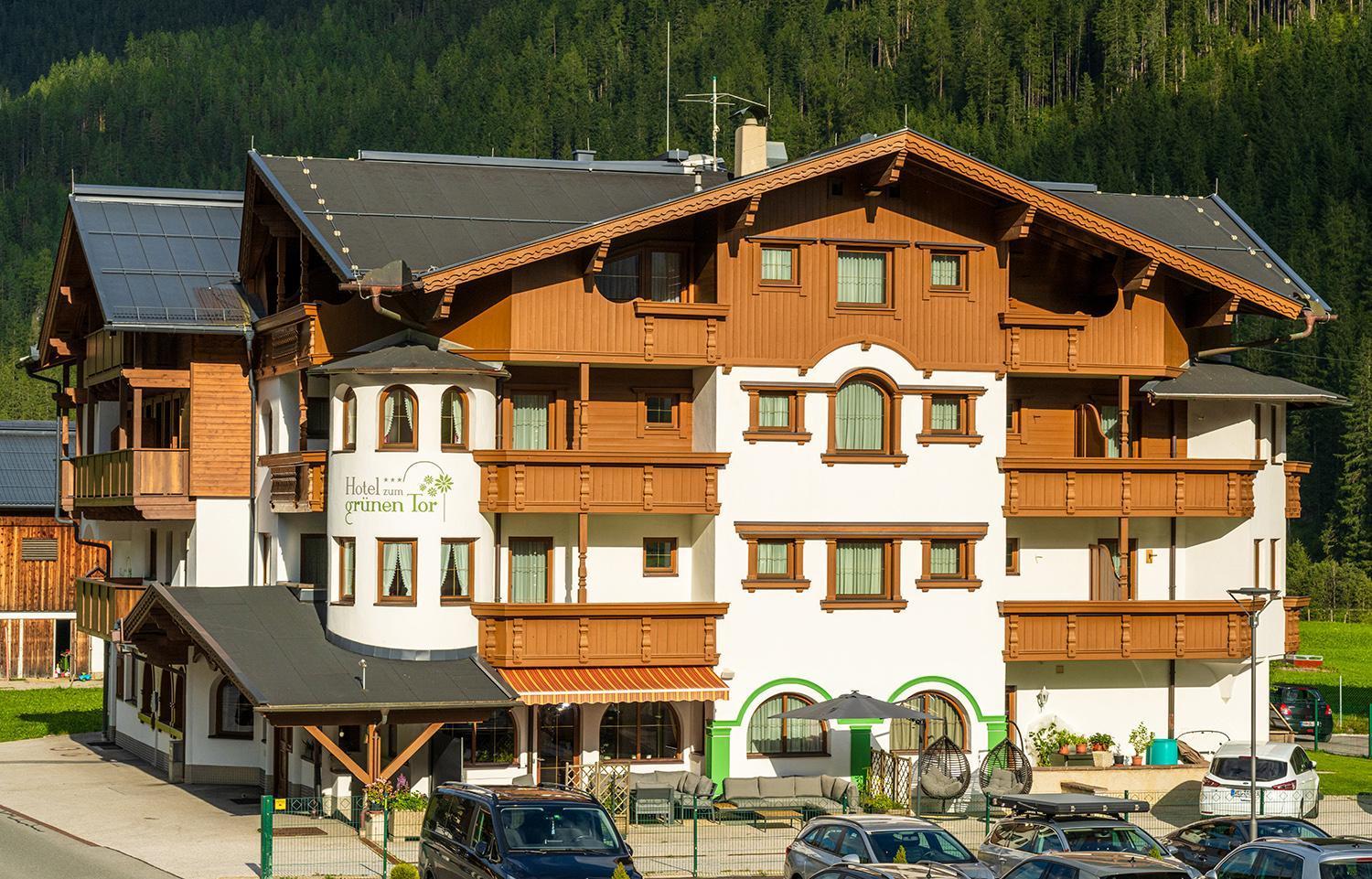 Hotel Zum Gruenen Tor Тукс Экстерьер фото