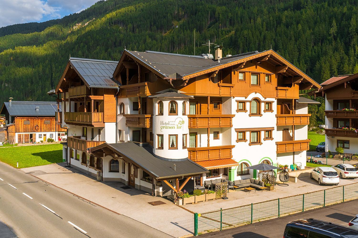Hotel Zum Gruenen Tor Тукс Экстерьер фото