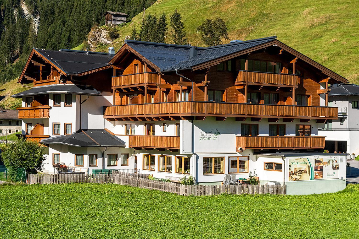 Hotel Zum Gruenen Tor Тукс Экстерьер фото
