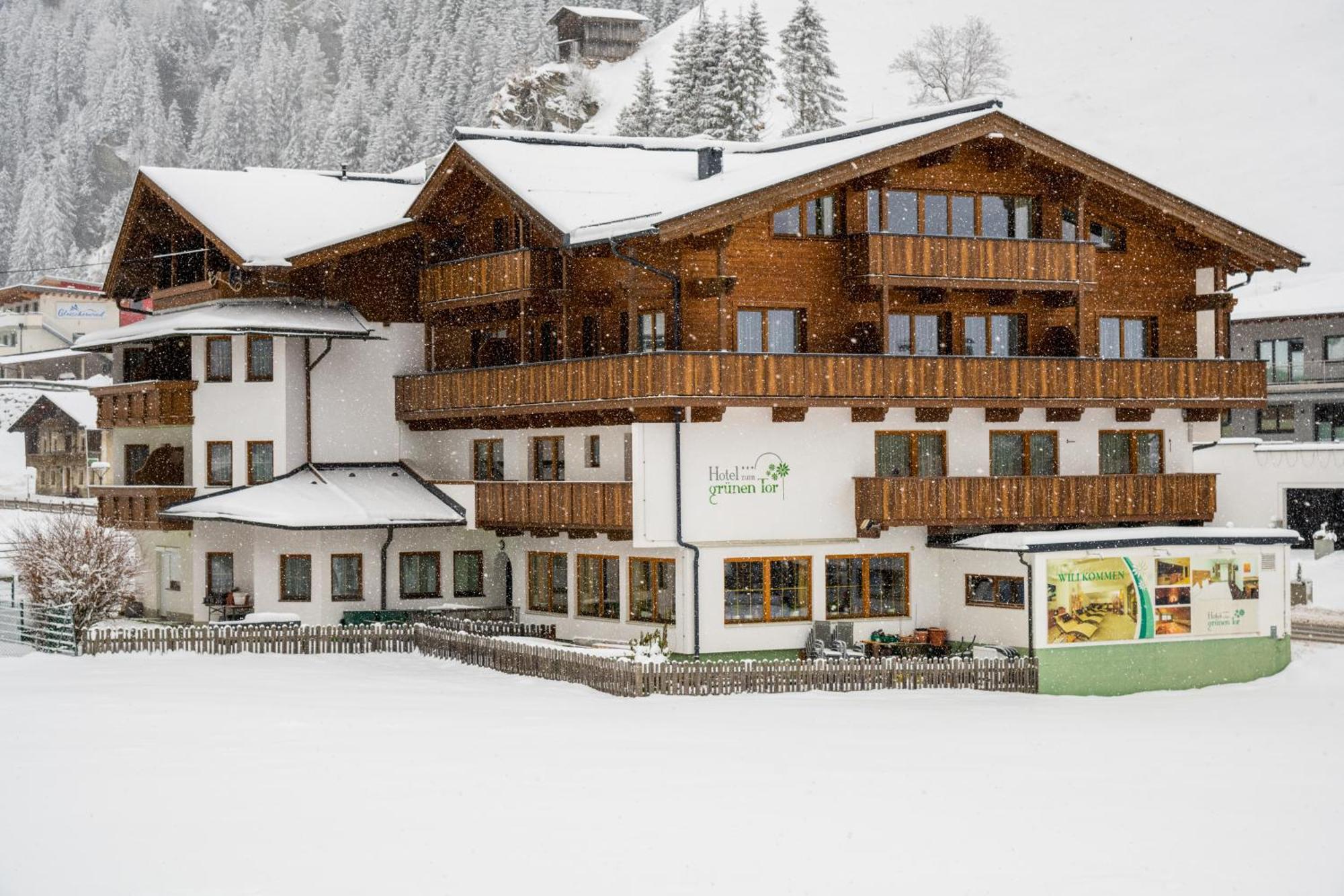 Hotel Zum Gruenen Tor Тукс Экстерьер фото