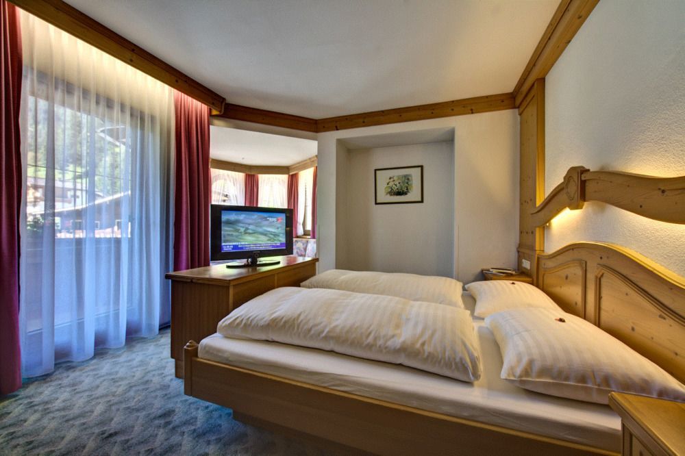 Hotel Zum Gruenen Tor Тукс Экстерьер фото