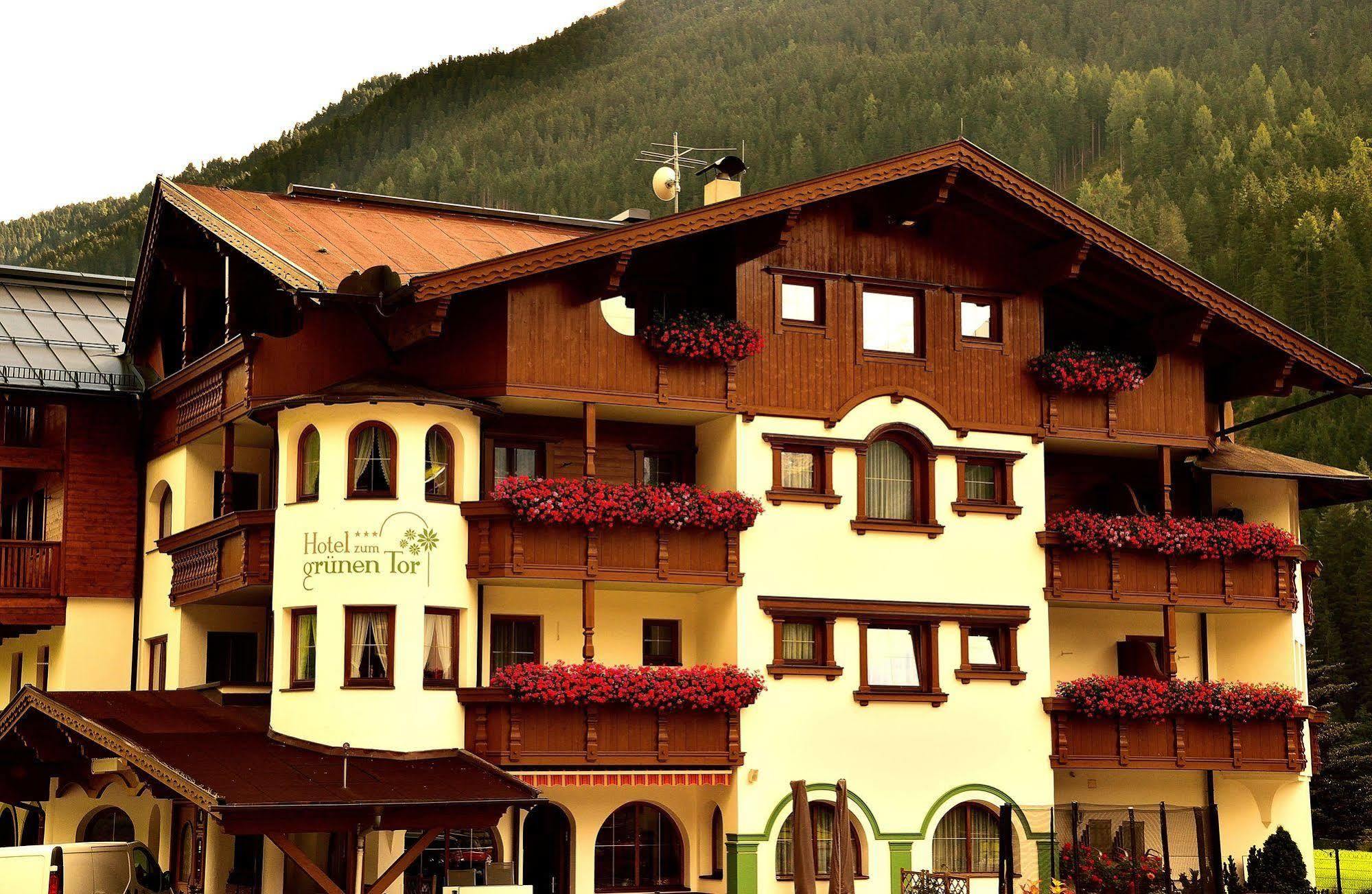 Hotel Zum Gruenen Tor Тукс Экстерьер фото