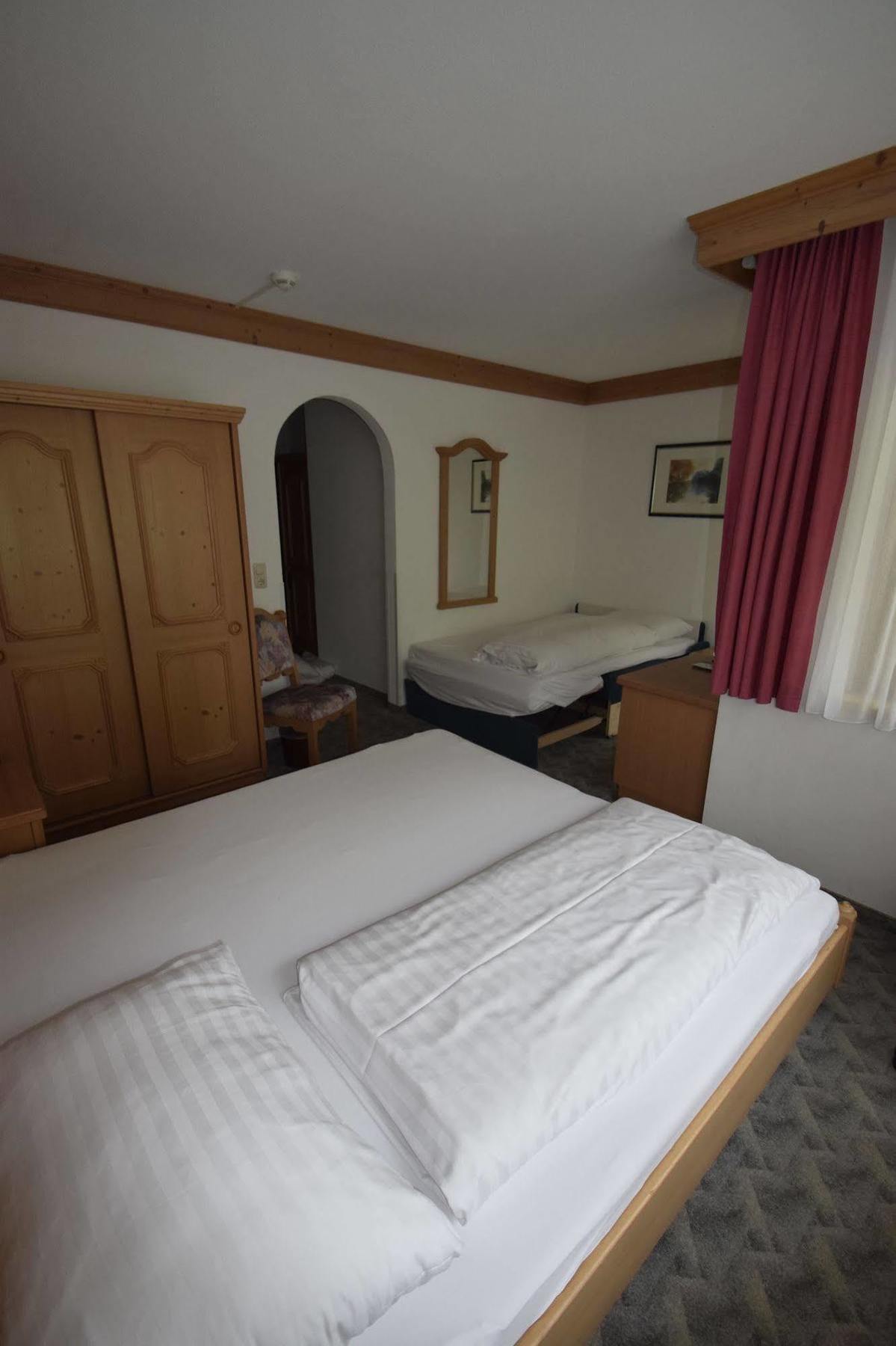 Hotel Zum Gruenen Tor Тукс Экстерьер фото