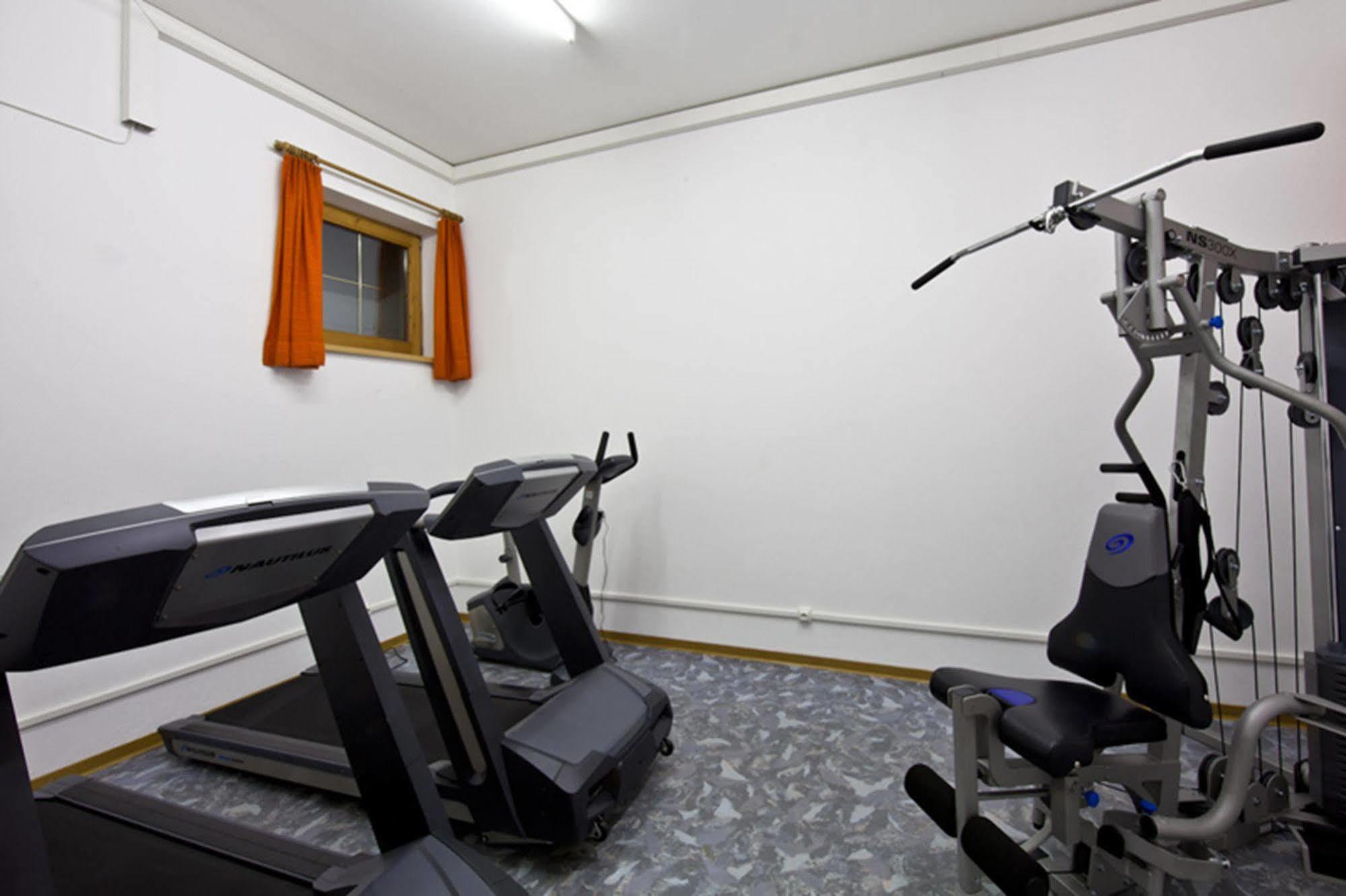 Hotel Zum Gruenen Tor Тукс Экстерьер фото