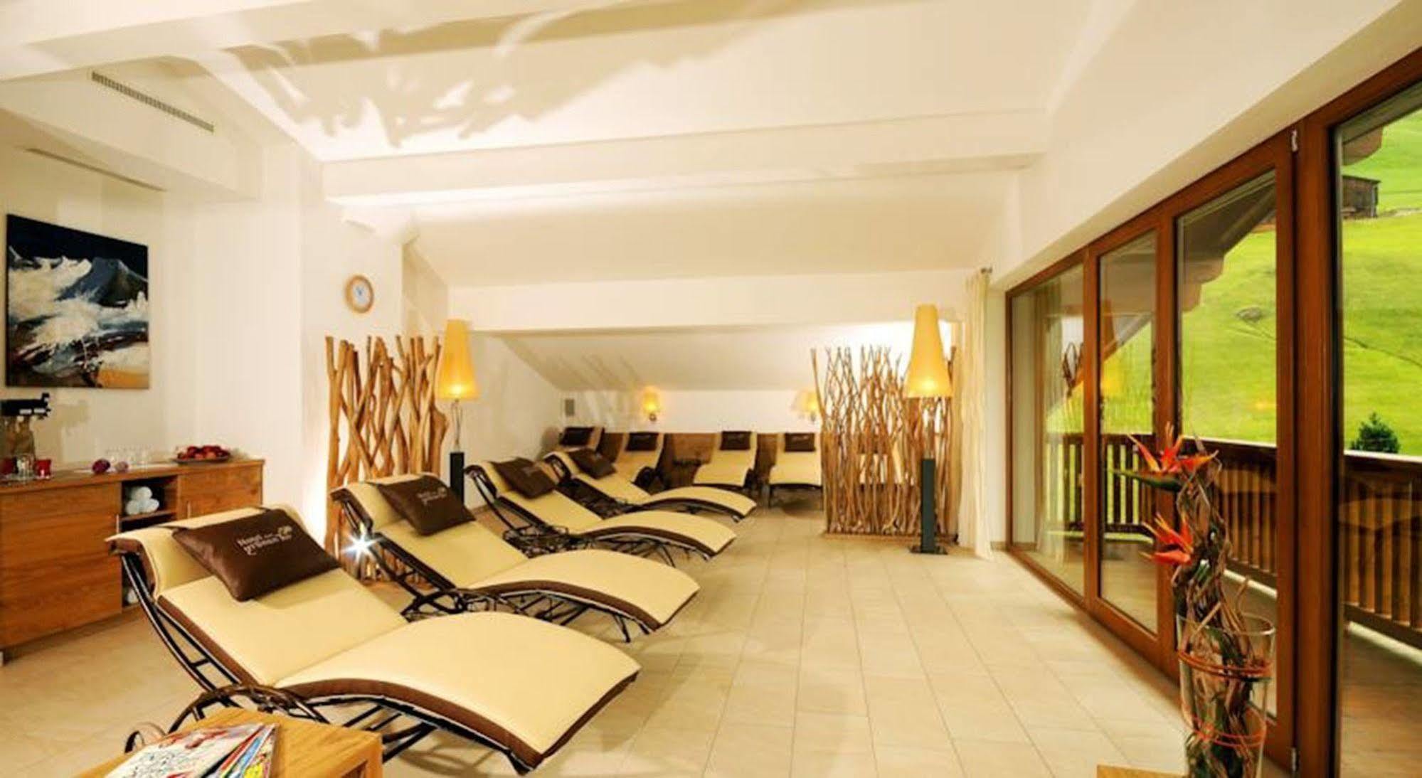 Hotel Zum Gruenen Tor Тукс Экстерьер фото